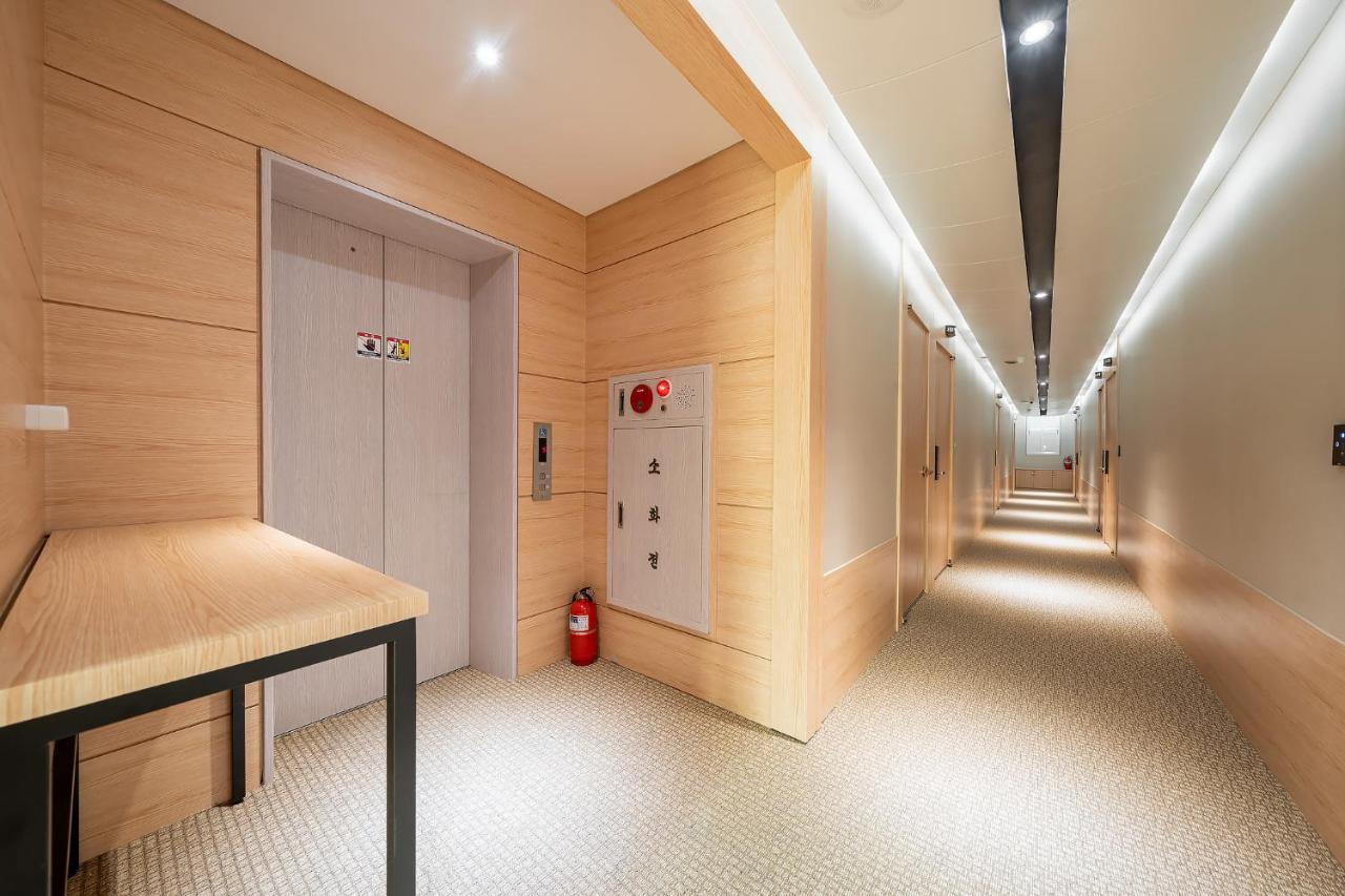 The Nox Hotel Сувон Экстерьер фото